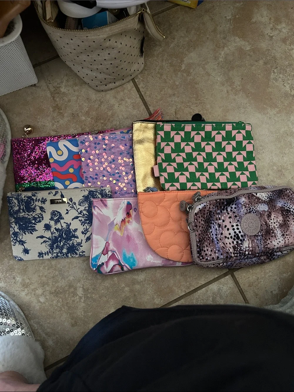 Assorted Women’s Pouch Set — Pink, Peach, Gold & Patterned you’re getting 12.